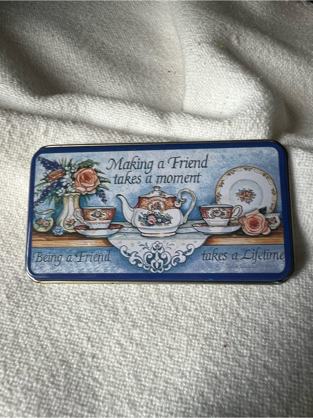 vintage Figi Graphics magnet features a classic tea set - Picture 5 of 7